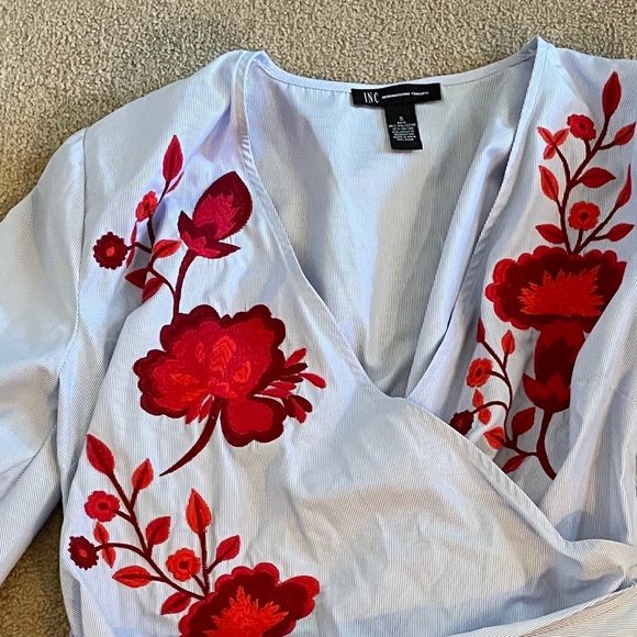 Blue dress shirt with red embroidered flowers - Picture 2 of 2